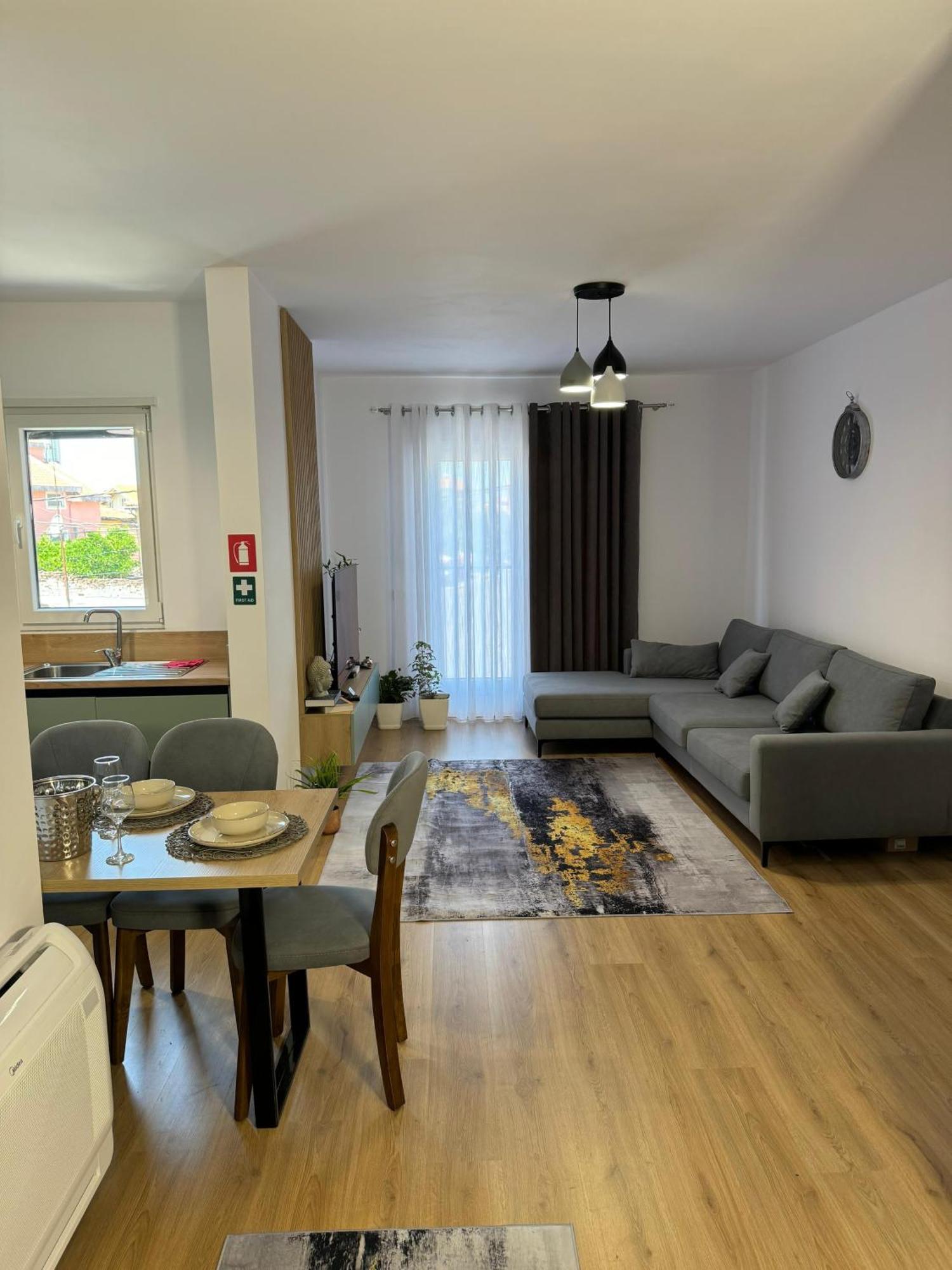 Apartment In City Center Shkoder Ngoại thất bức ảnh